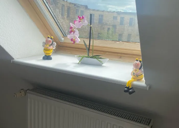 Paula 4 Personen Parkplatz Zentrale Lage Ruhige Nebenstrasse, Dg