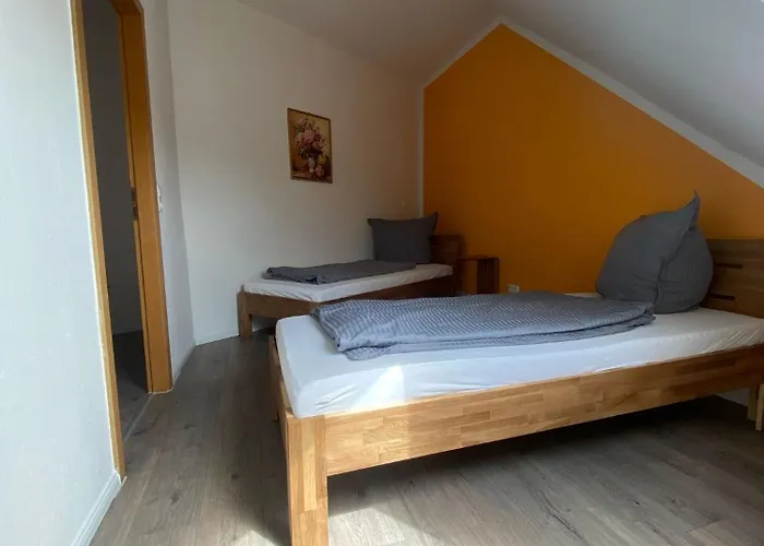 Paula 4 Personen Parkplatz Zentrale Lage Ruhige Nebenstrasse, Dg *